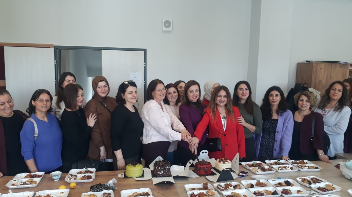 Saygıdeğer Türk ve Dünya kadınlarına sağlık ve mutluluk getirsin